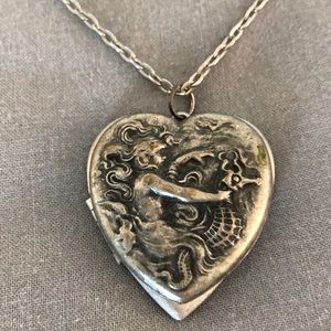 Locket/pendant necklace